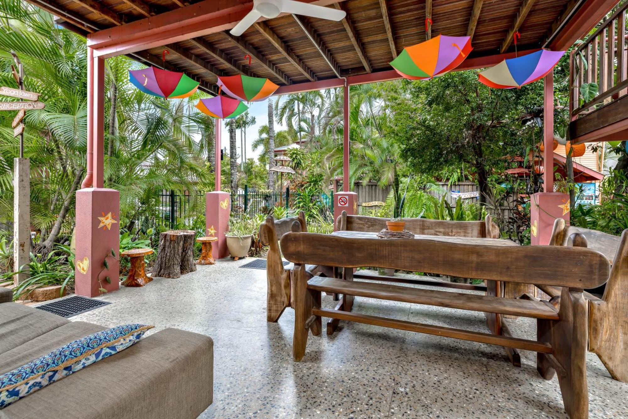 Travellers Oasis Hostel Кернс Екстериор снимка