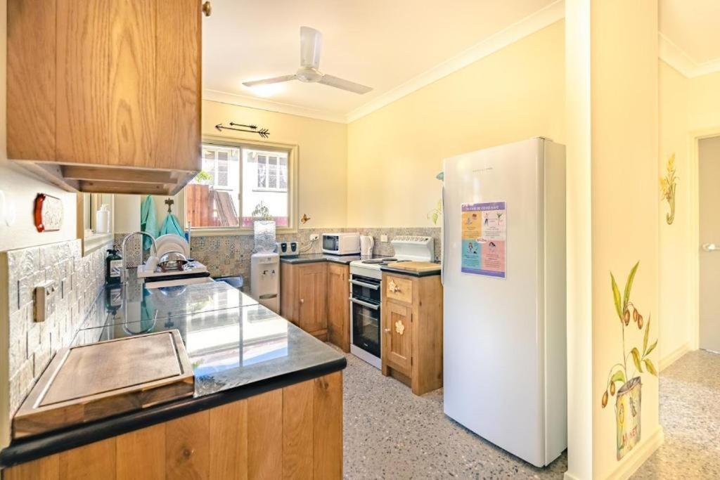 Travellers Oasis Hostel Кернс Екстериор снимка