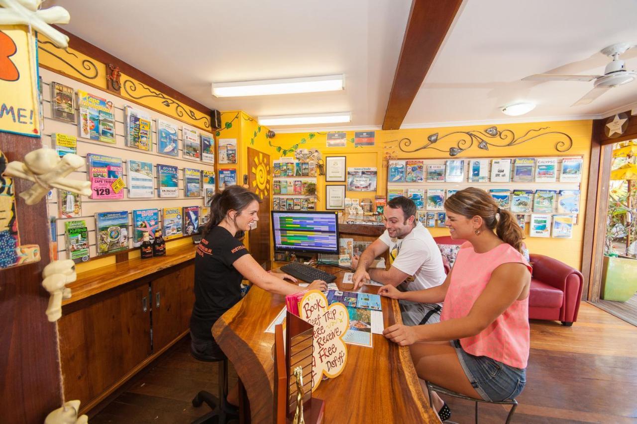 Travellers Oasis Hostel Кернс Екстериор снимка A travel agency in Greece